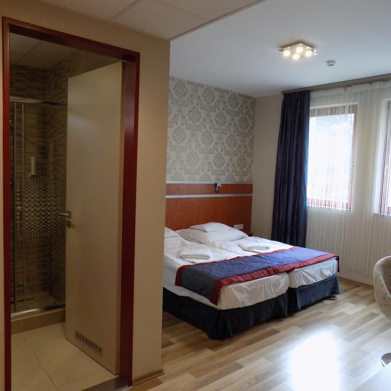 Fortuna Hotel Miskolc Eksteriør billede