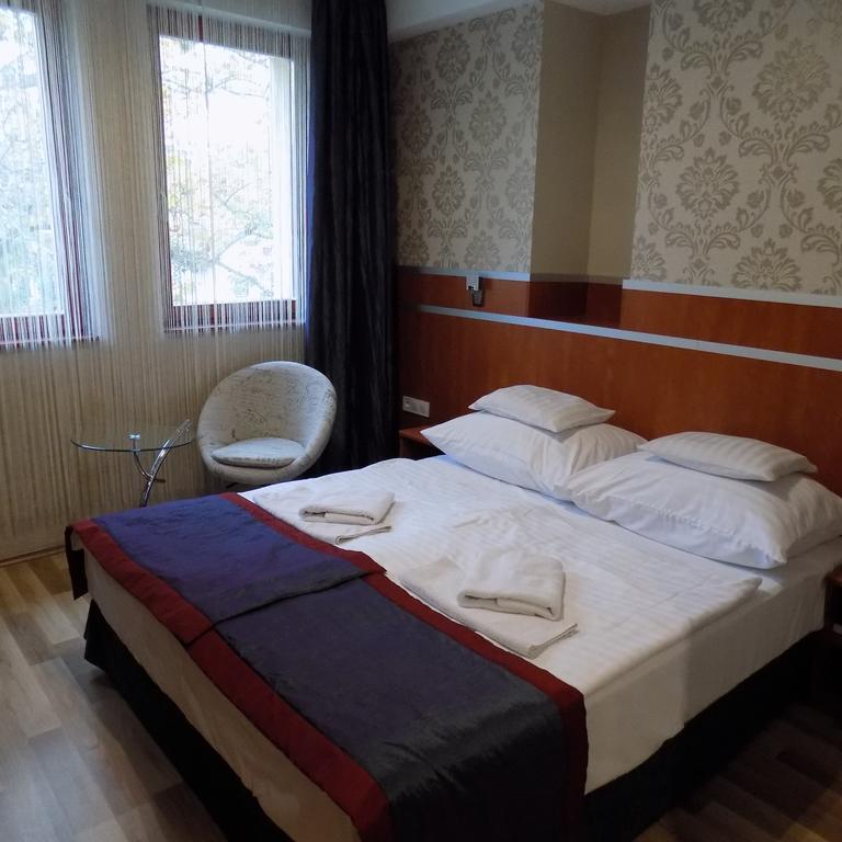 Fortuna Hotel Miskolc Eksteriør billede